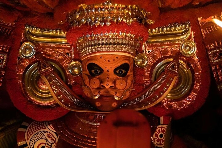 Kochi : Show de Kathakali, Theyyam & Kalaripayattu con Transferencias