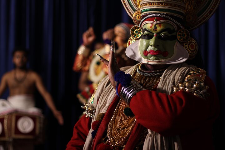 Kochi : Show de Kathakali, Theyyam & Kalaripayattu con Transferencias