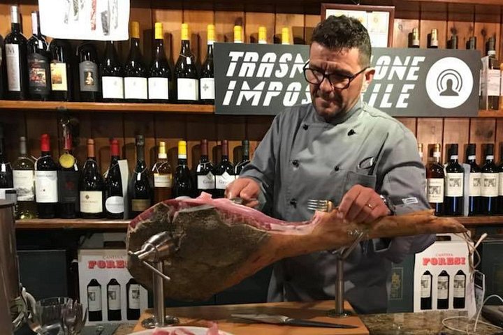 Vinsmagning med mad og Tufa kælder besøg i Orvieto
