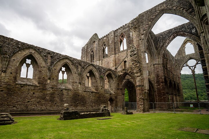 Castles and Mountains of Wales Small Group Day Tour from Bristol
