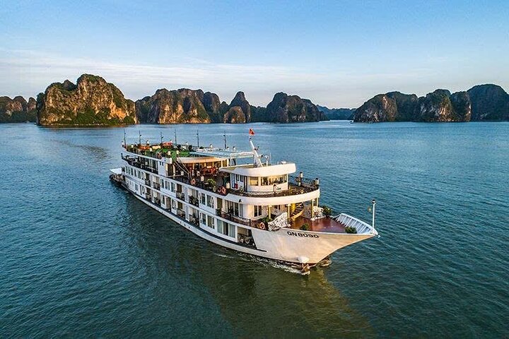 2 - Day Ha Long-Lan Ha Bay-Bai Tu Long Bay 5 Sterne Kreuzfahrten und Balkon
