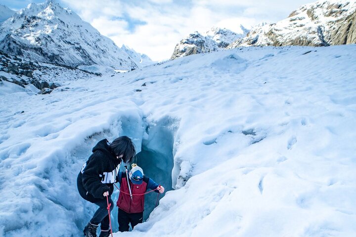 Mount Cook : 3 - Hour Tasman Glacier Heli-Hike