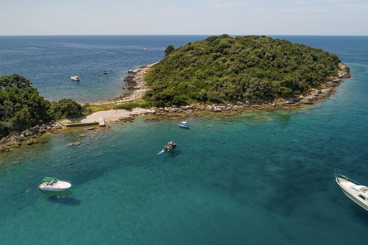 Tour privado en lancha rápida al fiordo de Lim y la isla Roja