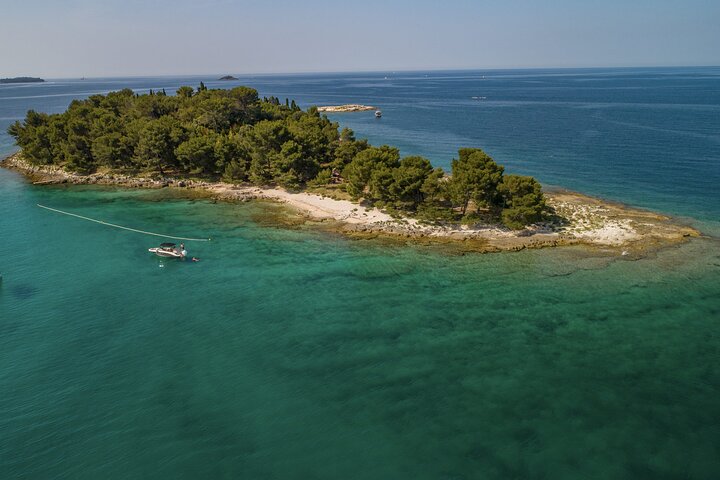 Tour privado en lancha rápida al fiordo de Lim y la isla Roja