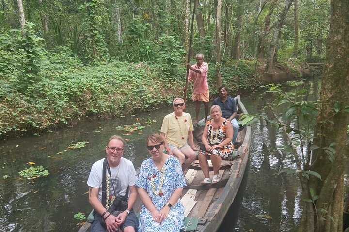 Crucero de día completo en bote en bote por Backwater Village