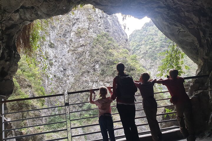 Private & Flexible Taroko Gorge Guided Tour from Hualien City