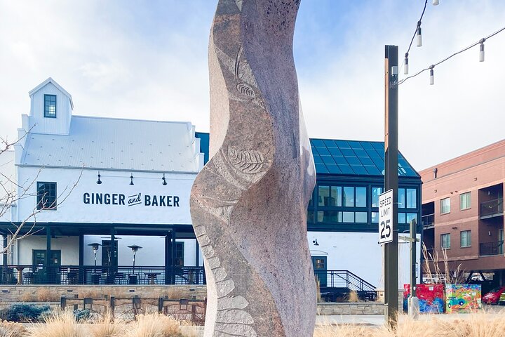 El casco antiguo de Fort Collins y la ciudad del distrito del río juego
