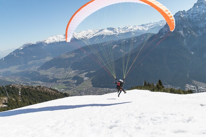 Parapente en tandem avec le champion du monde et son équipe, vallée de Stubai