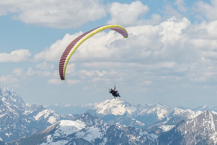 Parapente en tandem avec le champion du monde et son équipe, vallée de Stubai