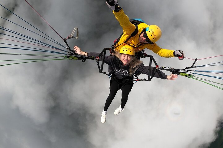 Parapente en tandem avec le champion du monde et son équipe, vallée de Stubai