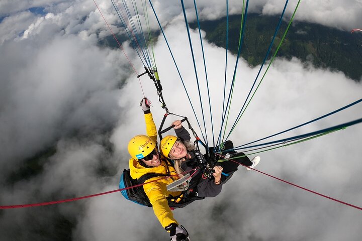 Parapente en tandem avec le champion du monde et son équipe, vallée de Stubai