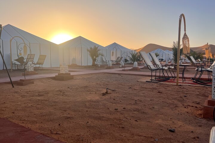 Tour de 2 días por el desierto de Marrakech con paseo en camello y campamento
