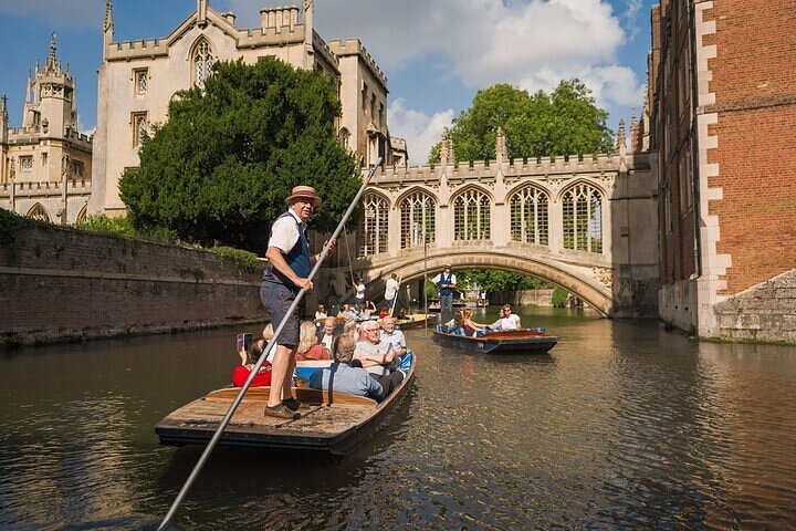 Cambridge Tour by AlumniTM & Punting + valgfritt King's College