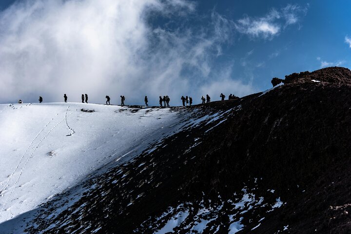 Excursion au volcan Etna, dégustation de vins, déjeuner dans un domaine viticole et transfert