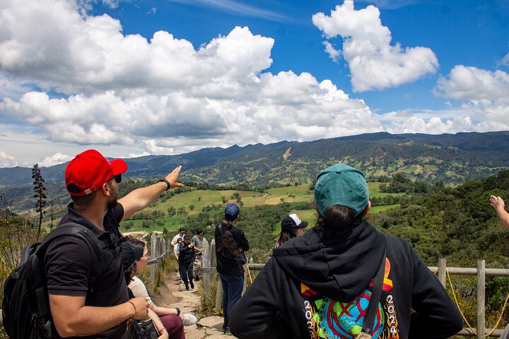 Zipaquirá Salt Cathedral och Guatavita Lagoon Shared Tour