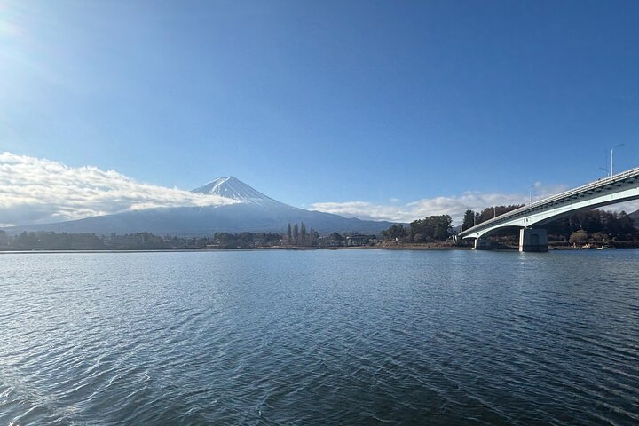 Spectaculaire croisière sur le mont Fuji et le lac, nouilles faisant l'expérience