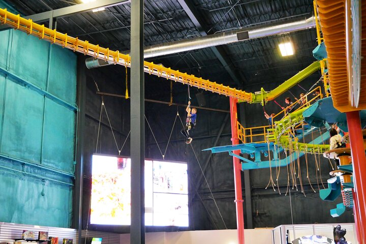 Parque de aventuras West Michigan con tirolesa y escalada en cuerdas
