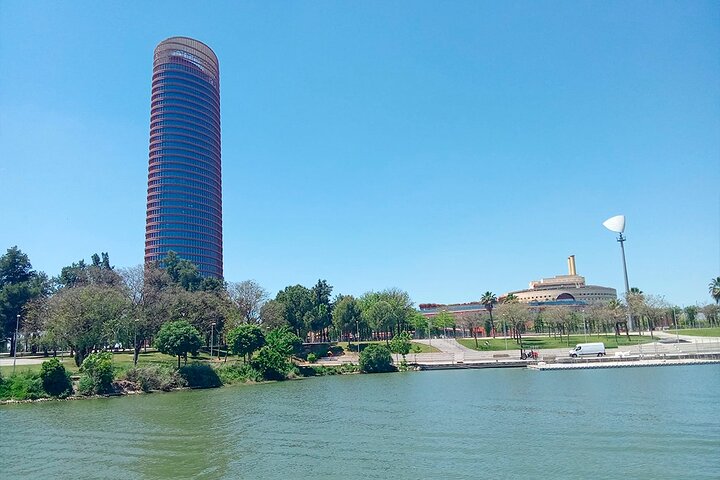 Sevilla : Crucero por el río Guadalquivir con Tapas & Bebida Opcional