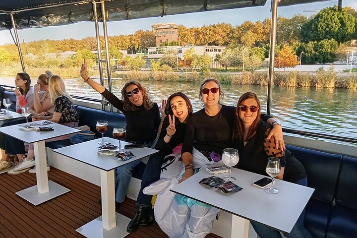 Sevilla : Crucero por el río Guadalquivir con Tapas & Bebida Opcional
