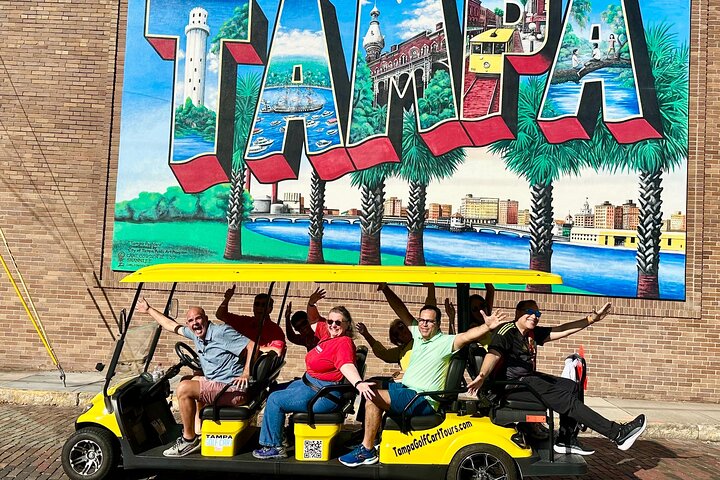 Geführte Tampa-Sightseeing-Tour in einem Deluxe-Golfwagen mit Straßenzulassung