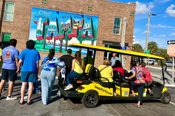 Geführte Tampa-Sightseeing-Tour in einem Deluxe-Golfwagen mit Straßenzulassung