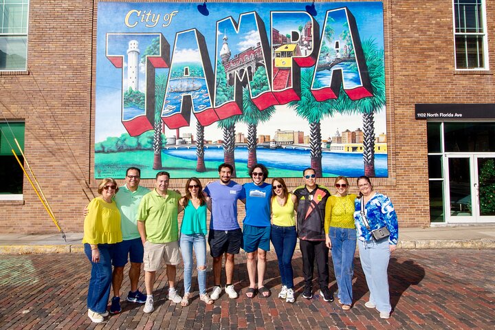 Geführte Tampa-Sightseeing-Tour in einem Deluxe-Golfwagen mit Straßenzulassung