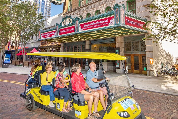 Geführte Tampa-Sightseeing-Tour in einem Deluxe-Golfwagen mit Straßenzulassung