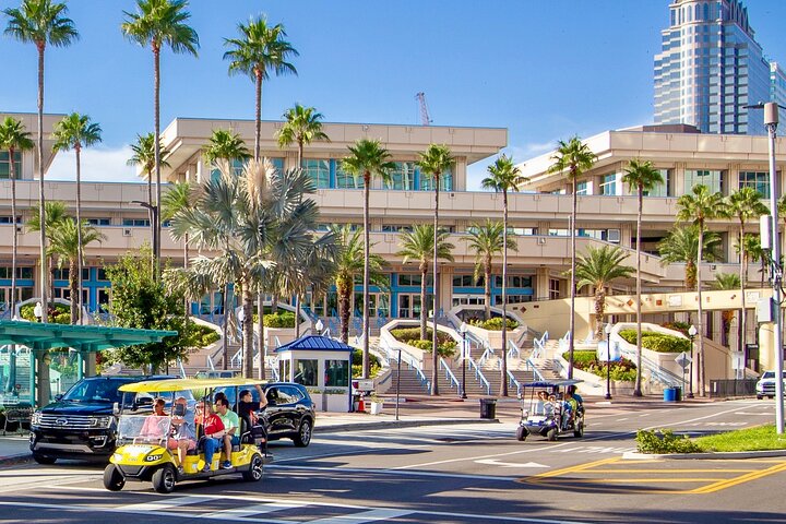 Geführte Tampa-Sightseeing-Tour in einem Deluxe-Golfwagen mit Straßenzulassung