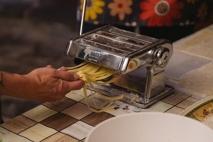 Bologna: Pasta en Tiramisu Kleine Groep Kookles met Wijn