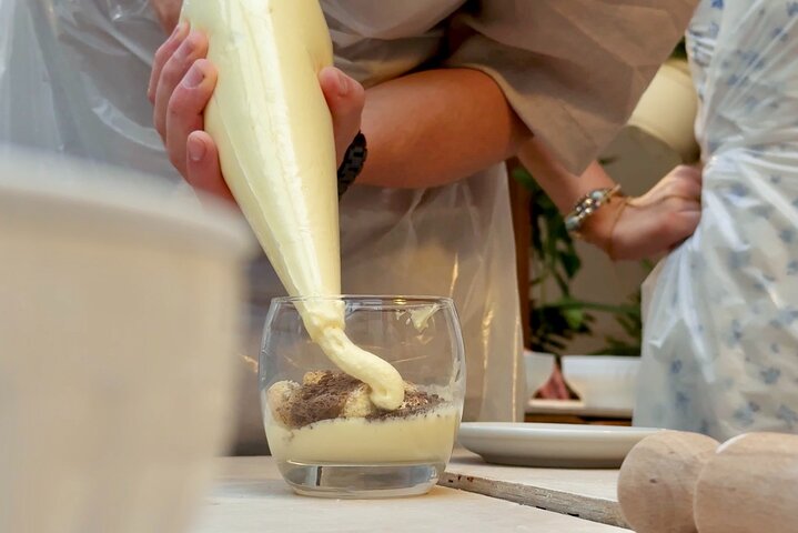 Bologna: Pasta en Tiramisu Kleine Groep Kookles met Wijn