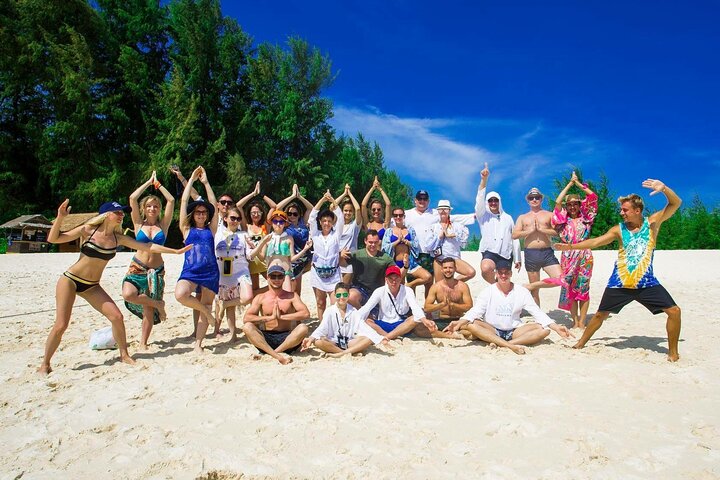 Phi Phi Islands & Maya Bay Day Trip from Phuket with Buffet Lunch