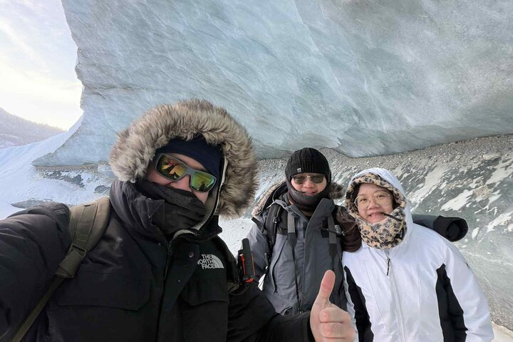 Avventura nella Grotta di Ghiaccio del Ghiacciaio Castner da Fairbanks