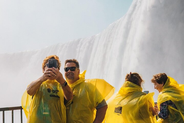Cataratas del Niágara, Canadá : Paseo en barco, Viaje detrás de las cataratas