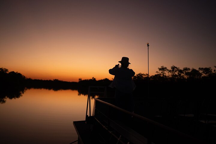 Crucero al atardecer Drover's con cena y espectáculo Smithy's en Longreach