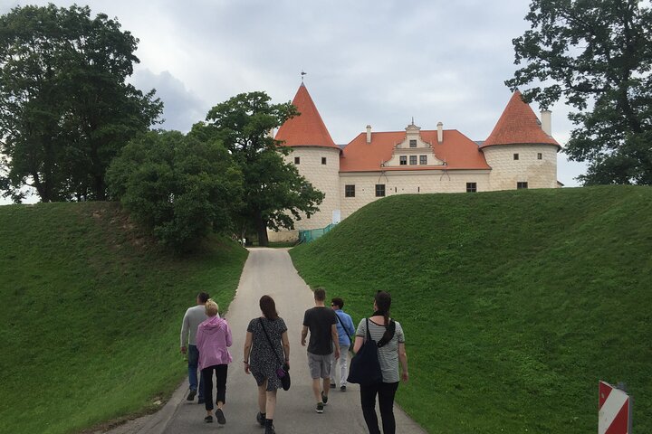Tour de Kaunas a Riga a través de la colina de las cruces, Rundale, Bauska
