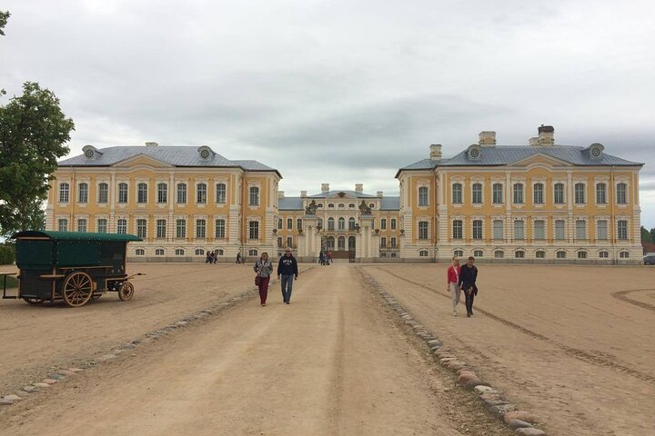 Tour de Kaunas a Riga a través de la colina de las cruces, Rundale, Bauska