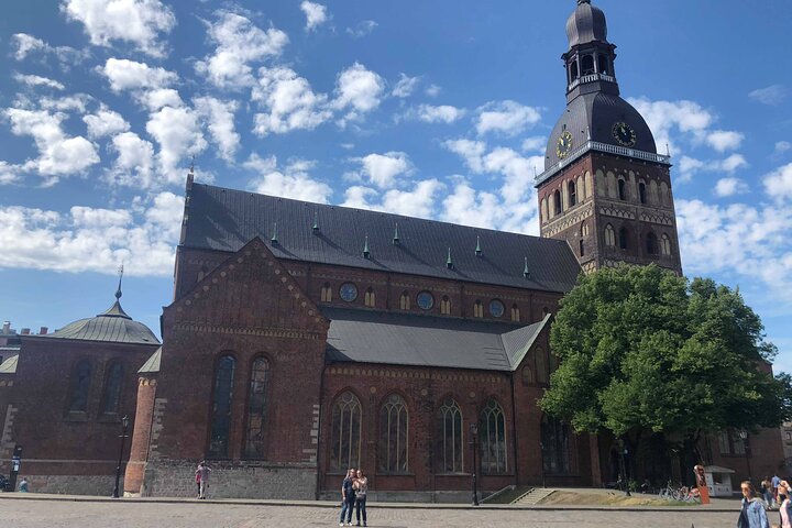 Tour de Kaunas a Riga a través de la colina de las cruces, Rundale, Bauska