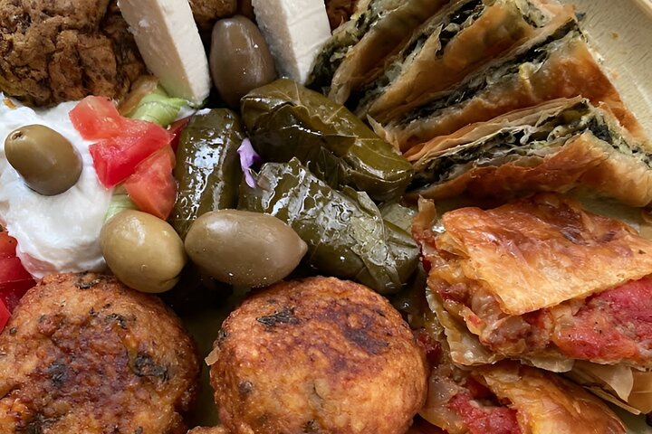 Raki-Verkostung und Meze-Paarung mit Sommelier in Gjirokastra