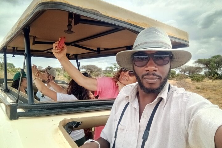 1 - Safari privado de día en Tsavo Este desde Mombasa, Malindi, Watamu
