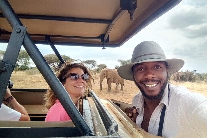 1 - Safari privado de día en Tsavo Este desde Mombasa, Malindi, Watamu