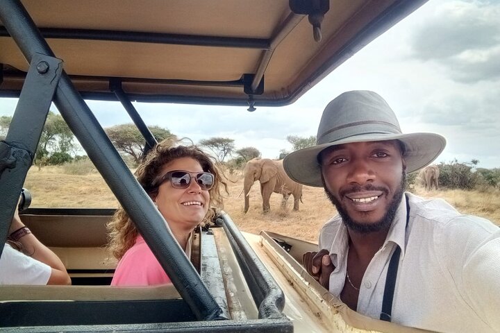 1 - Safari privado de día en Tsavo Este desde Mombasa, Malindi, Watamu