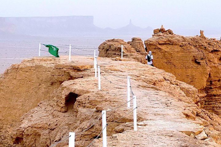 Kort 3 - Hour Second Edge of the World Tour: Darb Al-Manjour Trail