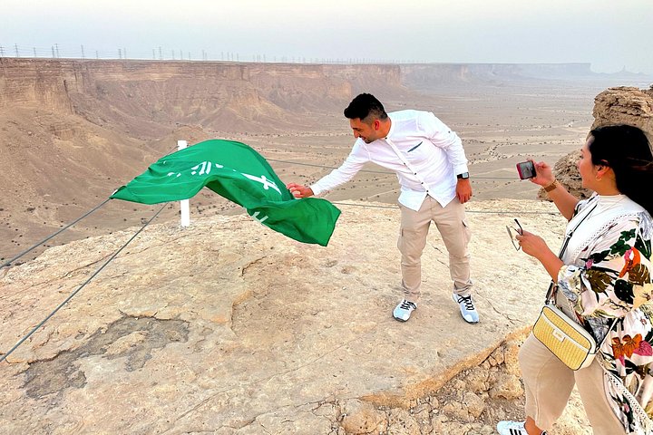 Kort 3 - Hour Second Edge of the World Tour: Darb Al-Manjour Trail