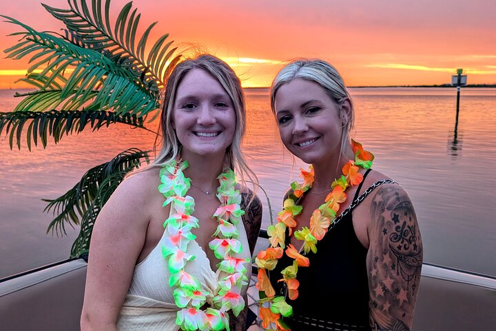 2 Stunden Tiki Pub Sensationelle Delfin Sunset Cruise (nur Erwachsene)