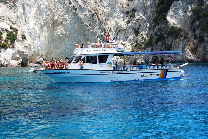 Corinth Canal Cruises Passage By St Andreas Barca con fondo in vetro