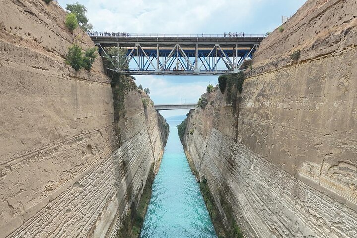 Corinth Canal Cruises Passage By St Andreas Barca con fondo in vetro