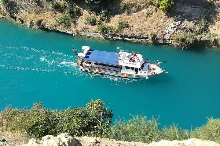 Corinth Canal Cruises Passage By St Andreas Barca con fondo in vetro