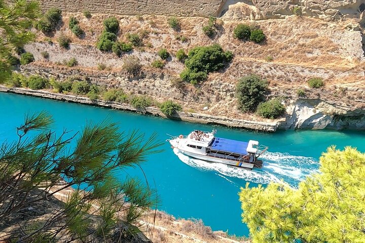 Corinth Canal Cruises Passage By St Andreas Barca con fondo in vetro