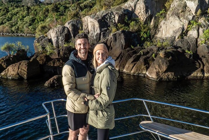 Soirée Eco Sailing Adventure à Māori Rock Carvings Lac Taupō