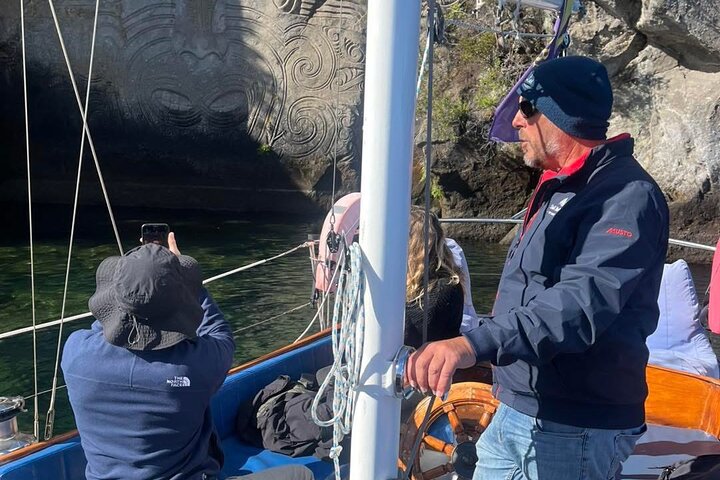 Eco Sailing Tour till Maori hällristningar på Lake Taupo